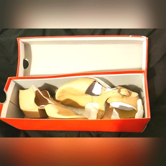Capezio Children's 321 Pedini Shoe, Caramel- MULTIPLE sizes! - Picture 1 of 4